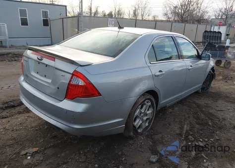 2010 Ford Fusion Se z USA, uszkodzony, nr VIN 3FAHP0HAXAR152340